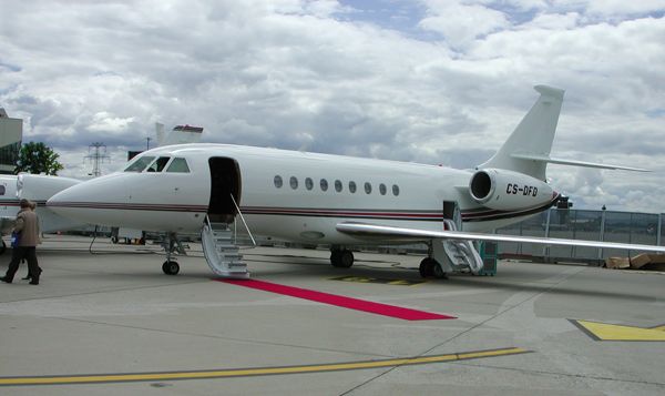 Dassault Falcon 2000 op pavement